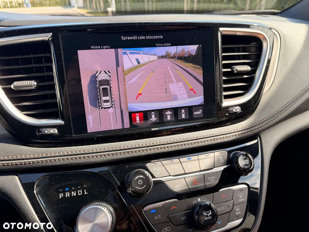 Chrysler Pacifica - 30
