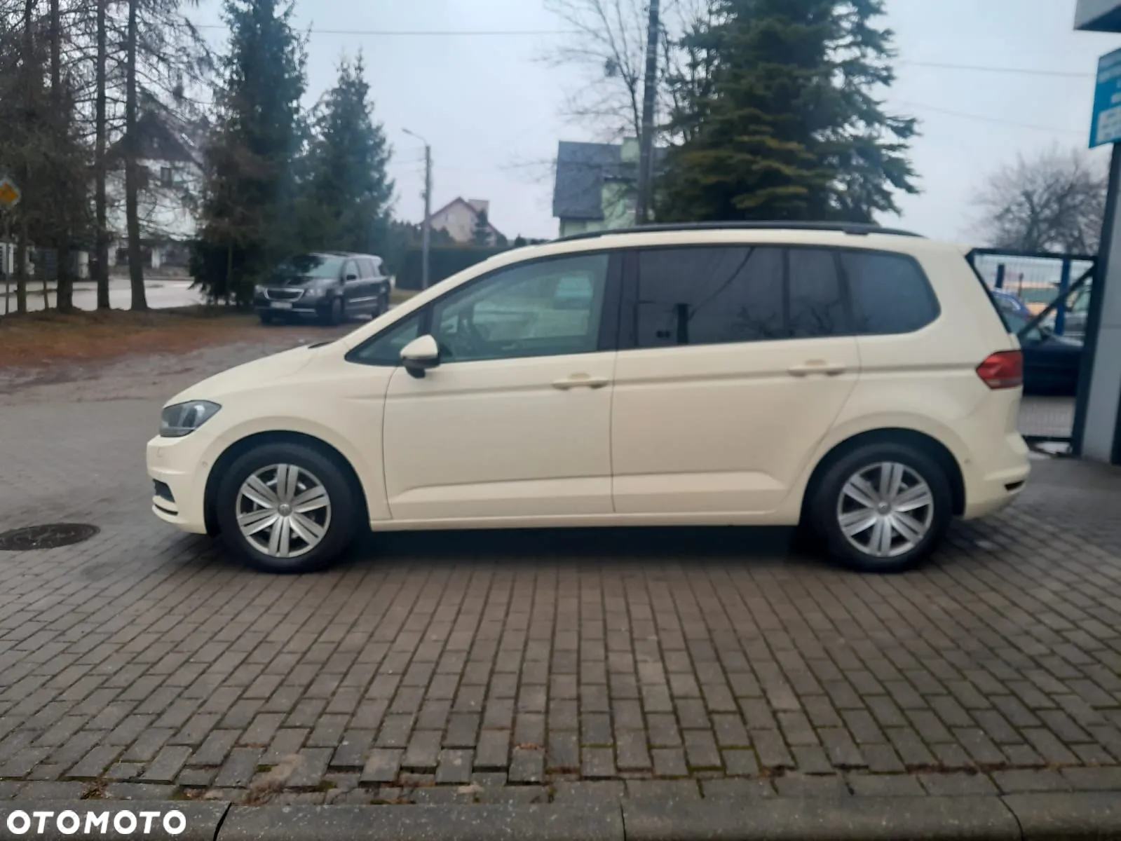 Volkswagen Touran - 4