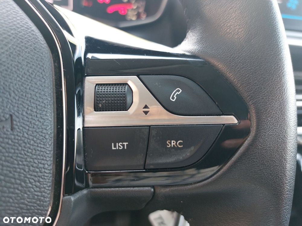 Peugeot 208 - 17