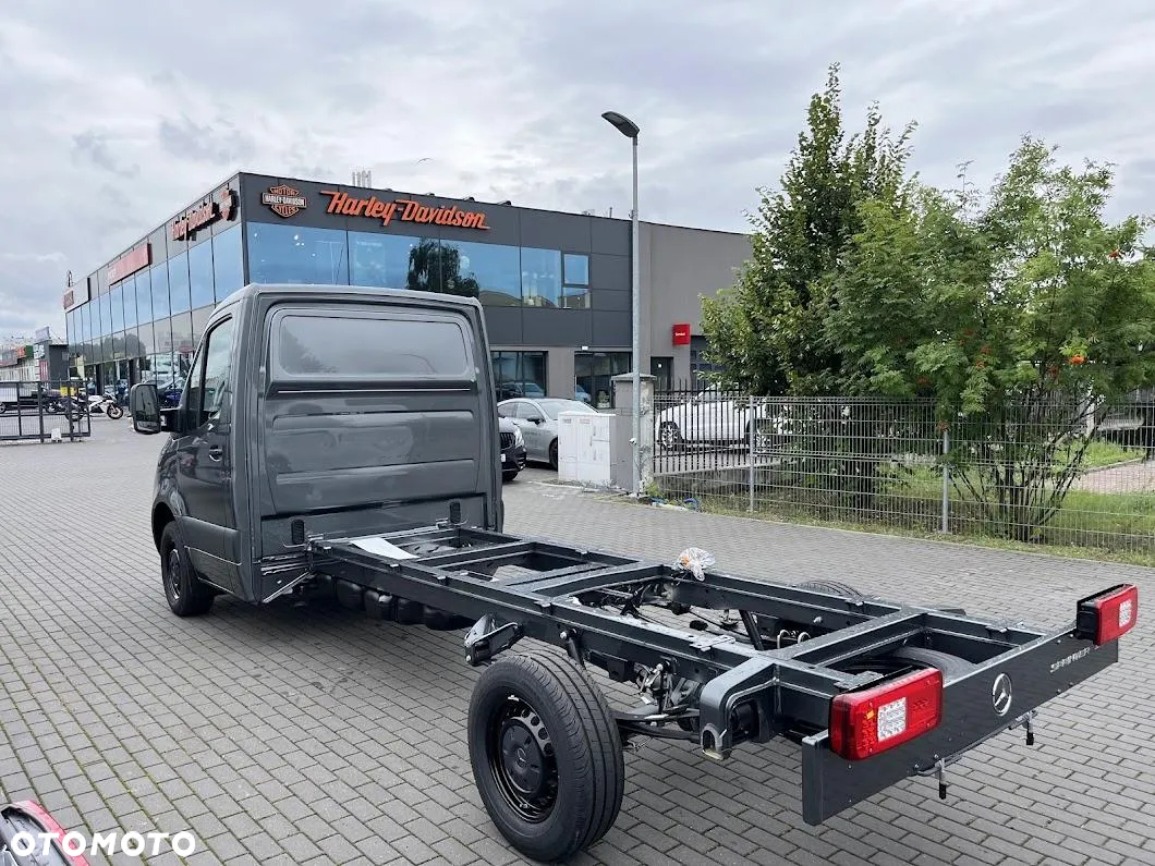 Mercedes-Benz Sprinter - 4