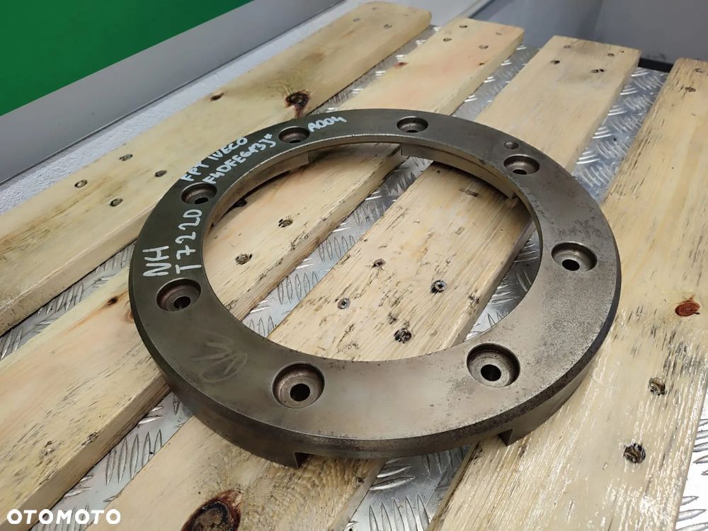 Dystans silnika FPT New Holland T7.270 - 7