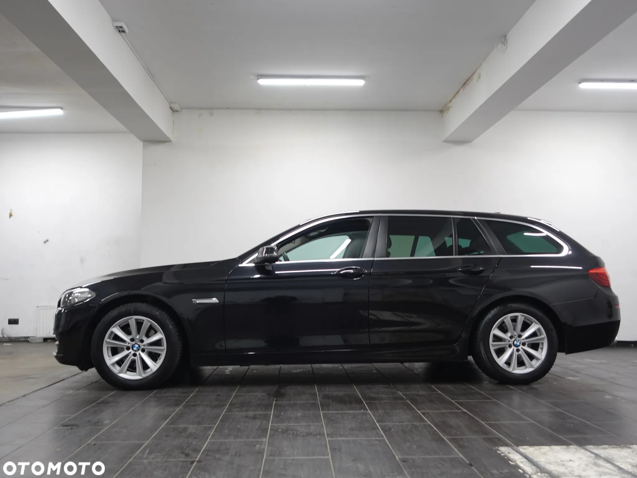 BMW Seria 5 520d xDrive Touring - 5