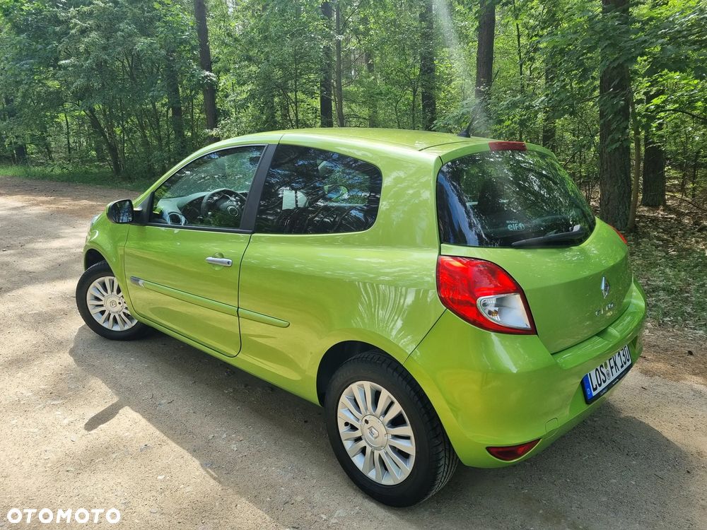Renault Clio 1.2 16V Emotion - 21