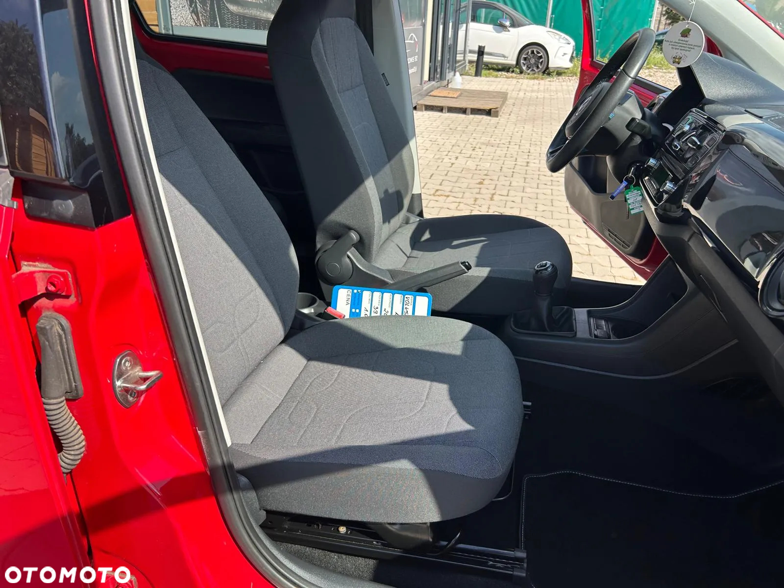 Volkswagen up! (BlueMotion Technology) take - 21