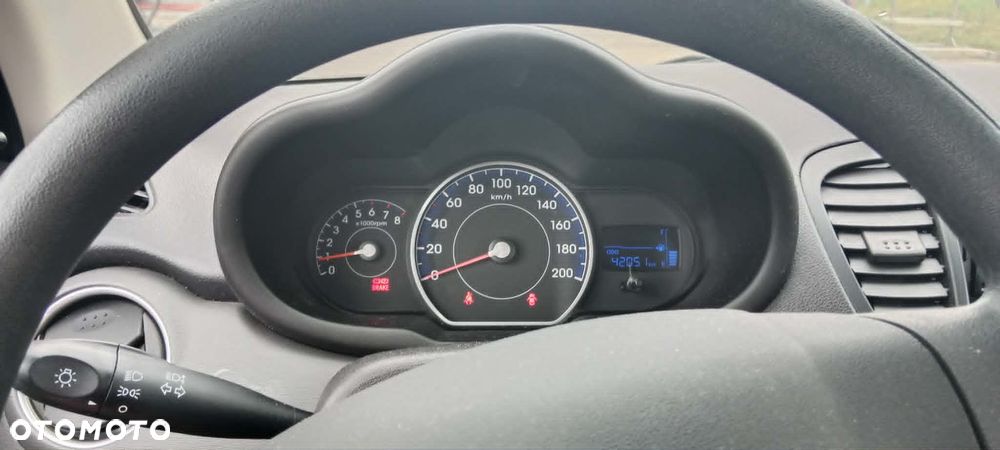 Hyundai i10 1.1 Base - 16