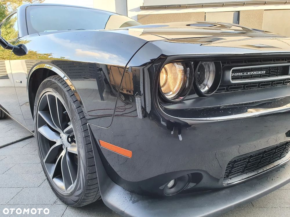 Dodge Challenger - 2