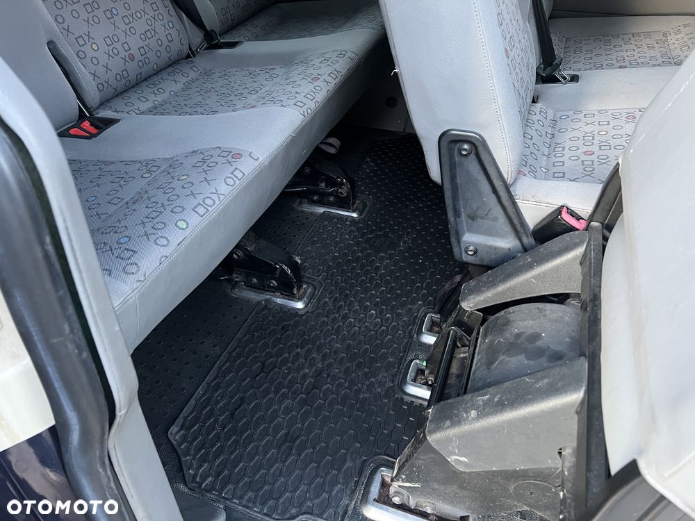 Volkswagen Transporter Shuttle Lang - 12