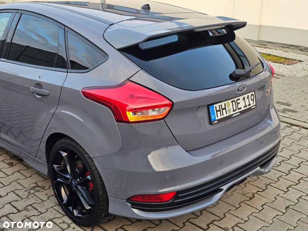 Ford Focus ST - 10