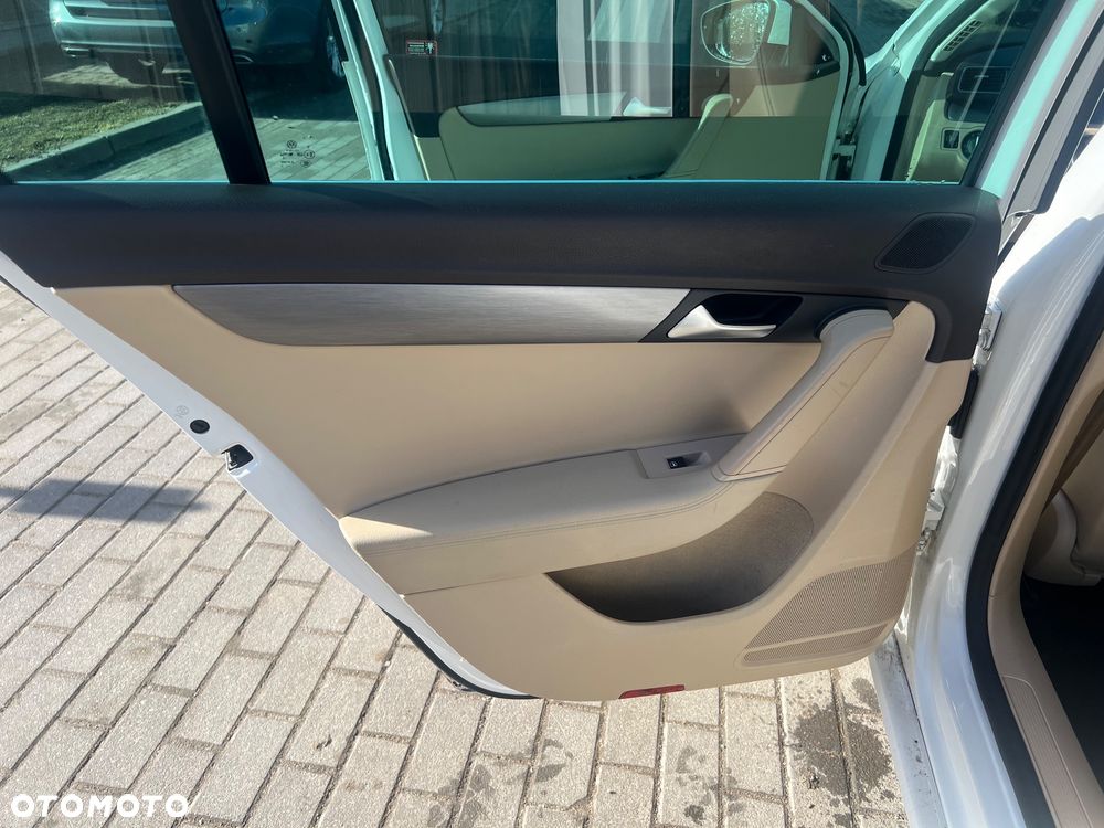 Volkswagen Passat 2.0 TDI BlueMotion Technology Highline - 16