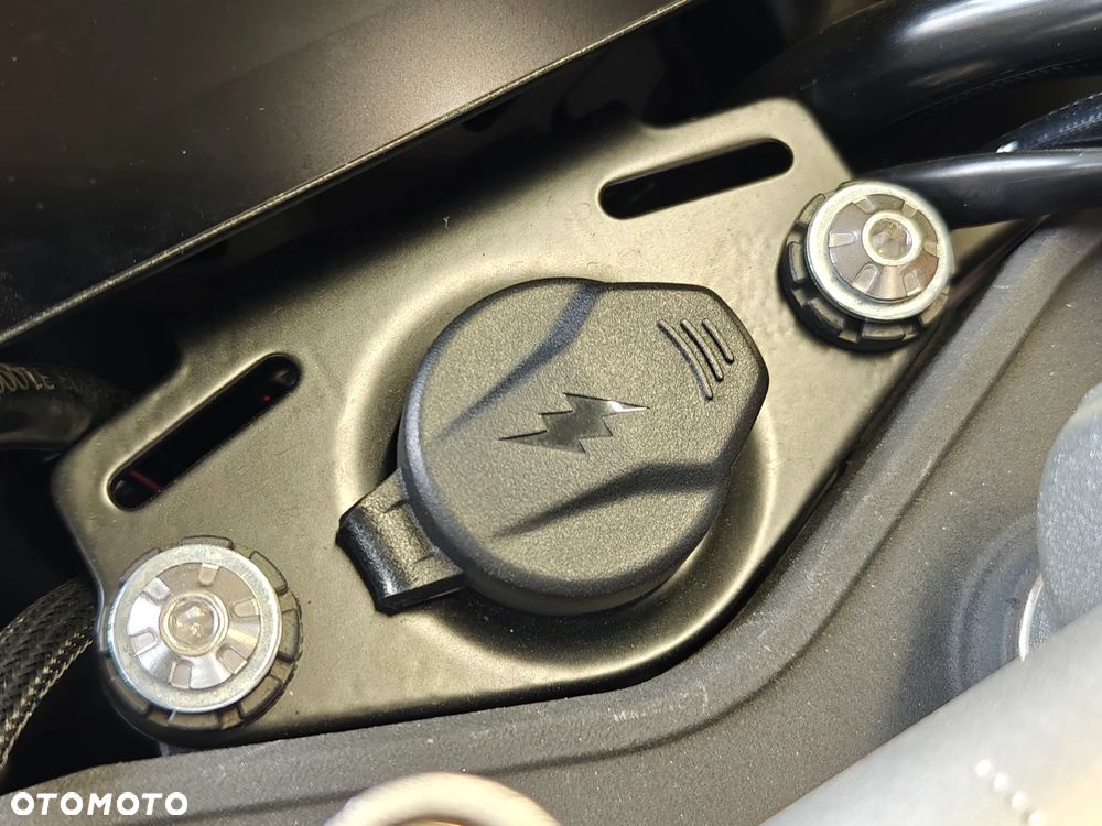 QJMOTOR SRK 125S - 13