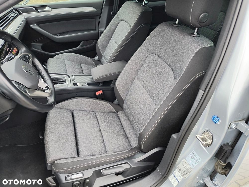 Volkswagen Passat - 12