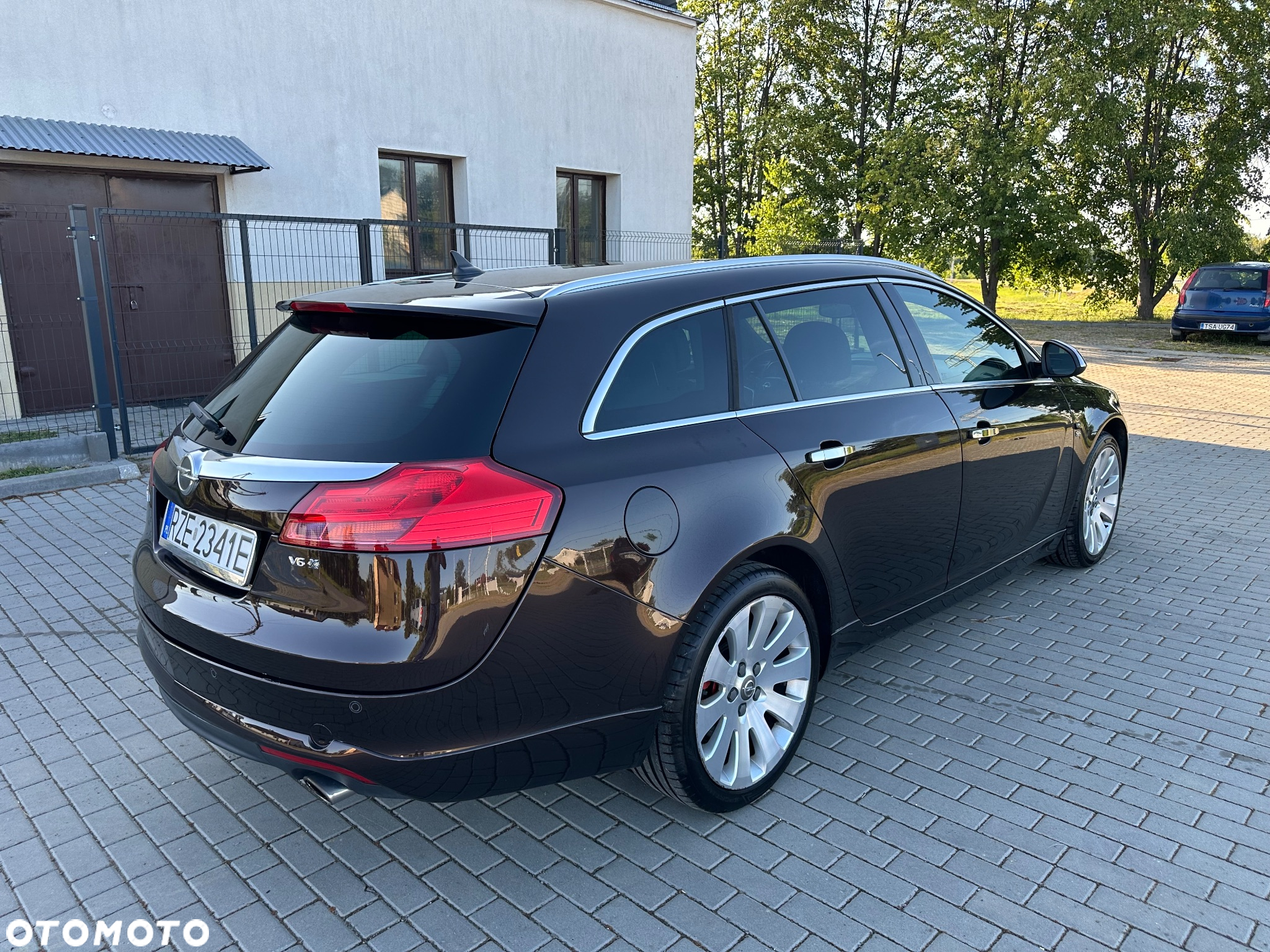 Opel Insignia 2.8 V6 Turbo Sports Tourer 4x4 Automatik Cosmo - 4