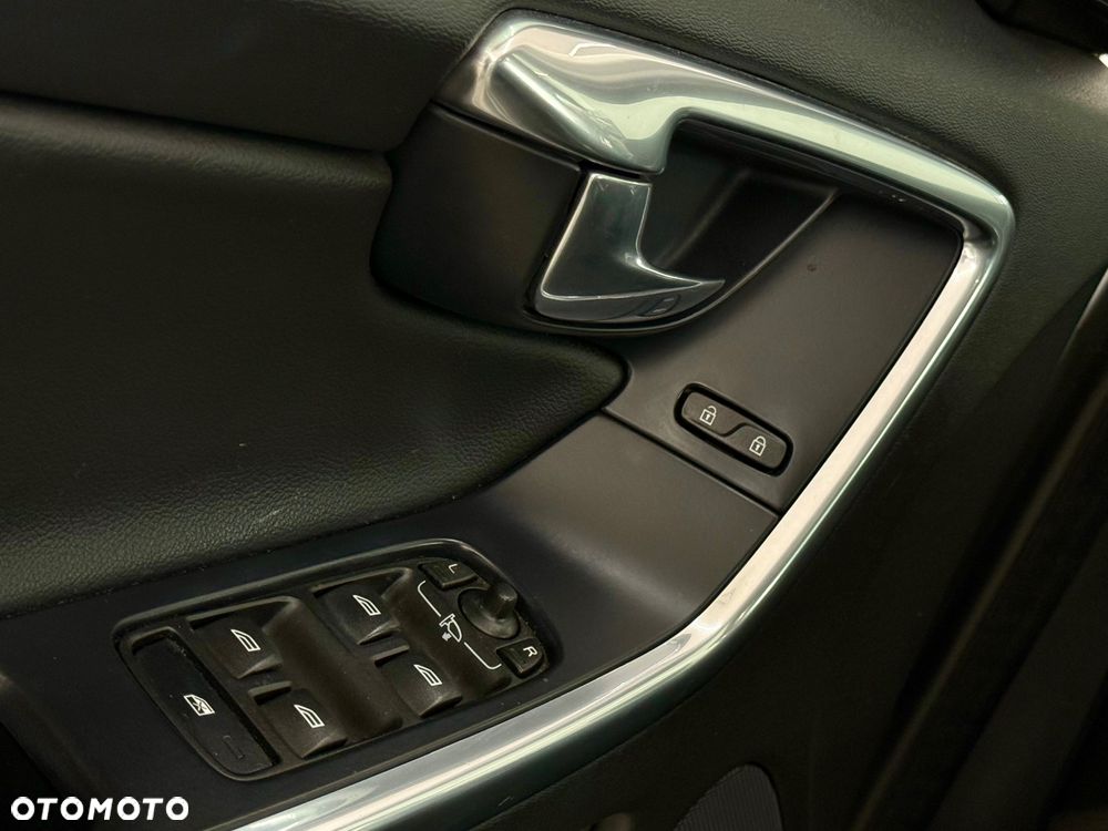 Volvo XC 60 D3 Drive-E R-Design Momentum - 13