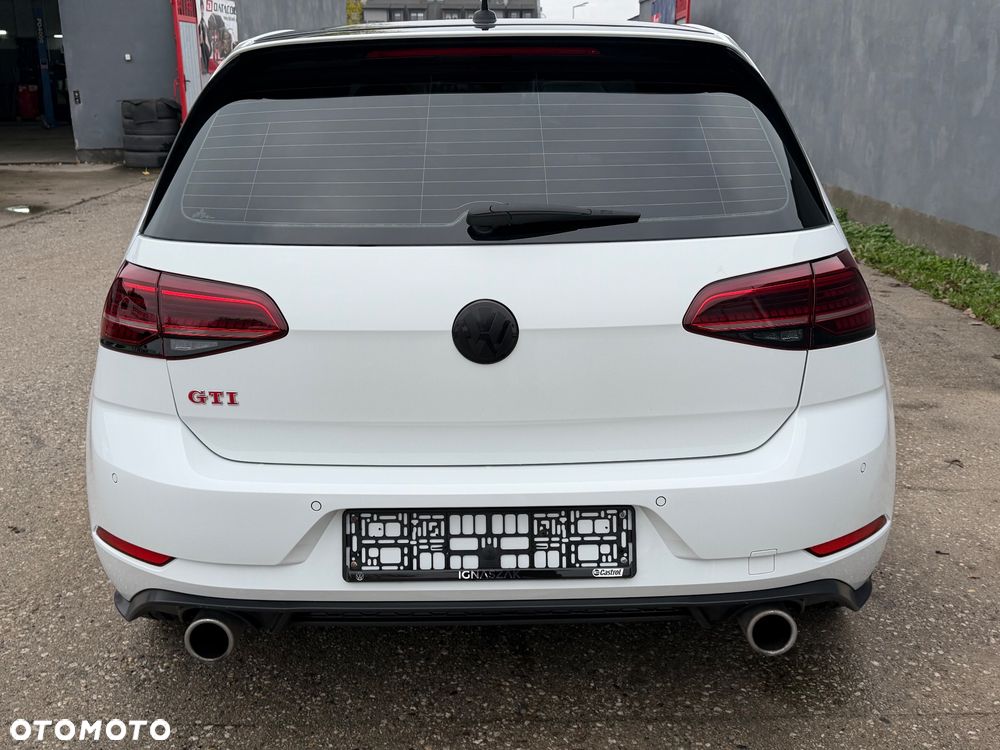 Volkswagen Golf - 6