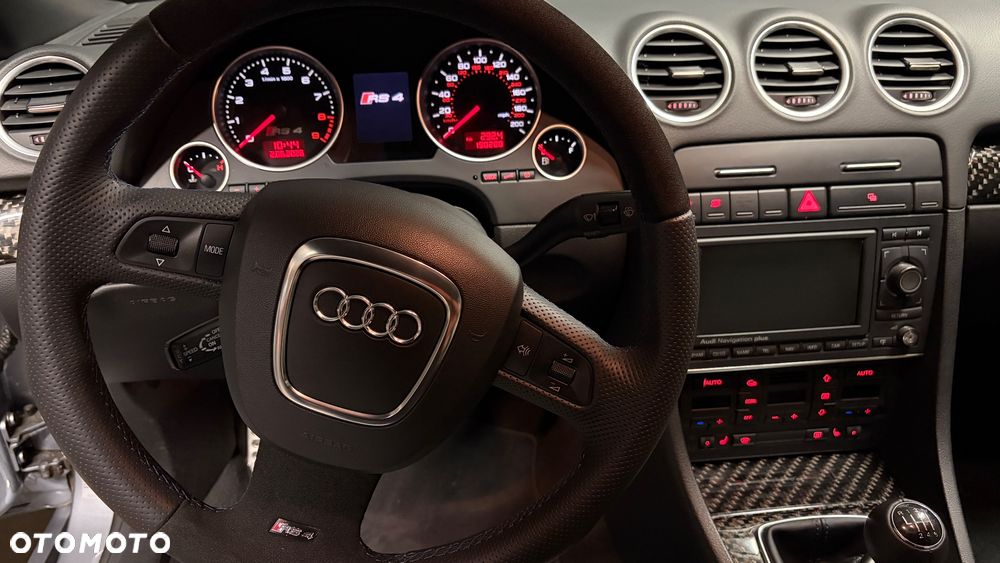 Audi RS4 Cabrio Standard - 23