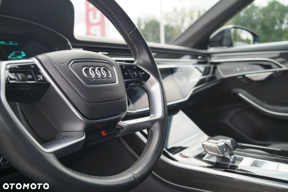 Audi S8 - 35