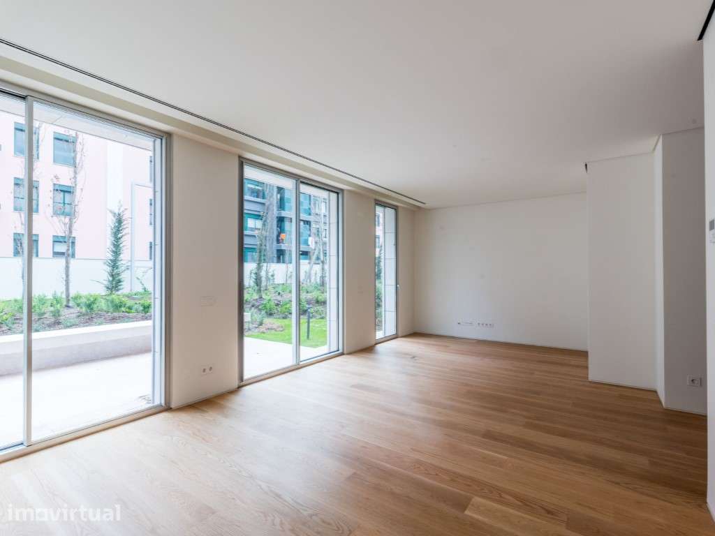 Apartamento T2 com lugar de garagem e arrecadação nas Amoreiras - Grande imagem: 2/26