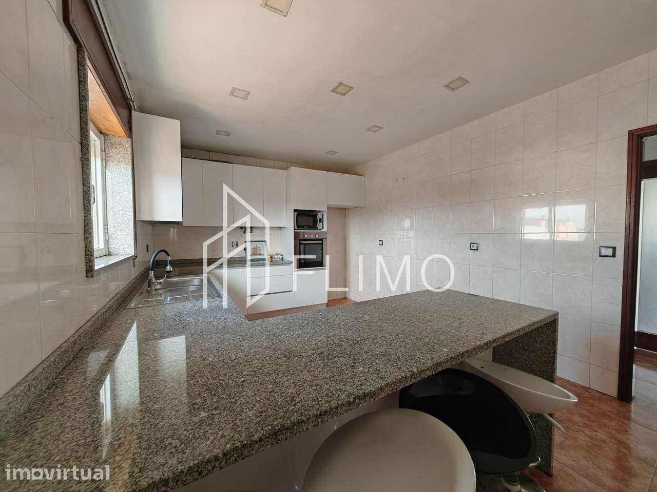 Moradia T4 com potencial Bifamiliar - Grande imagem: 4/36