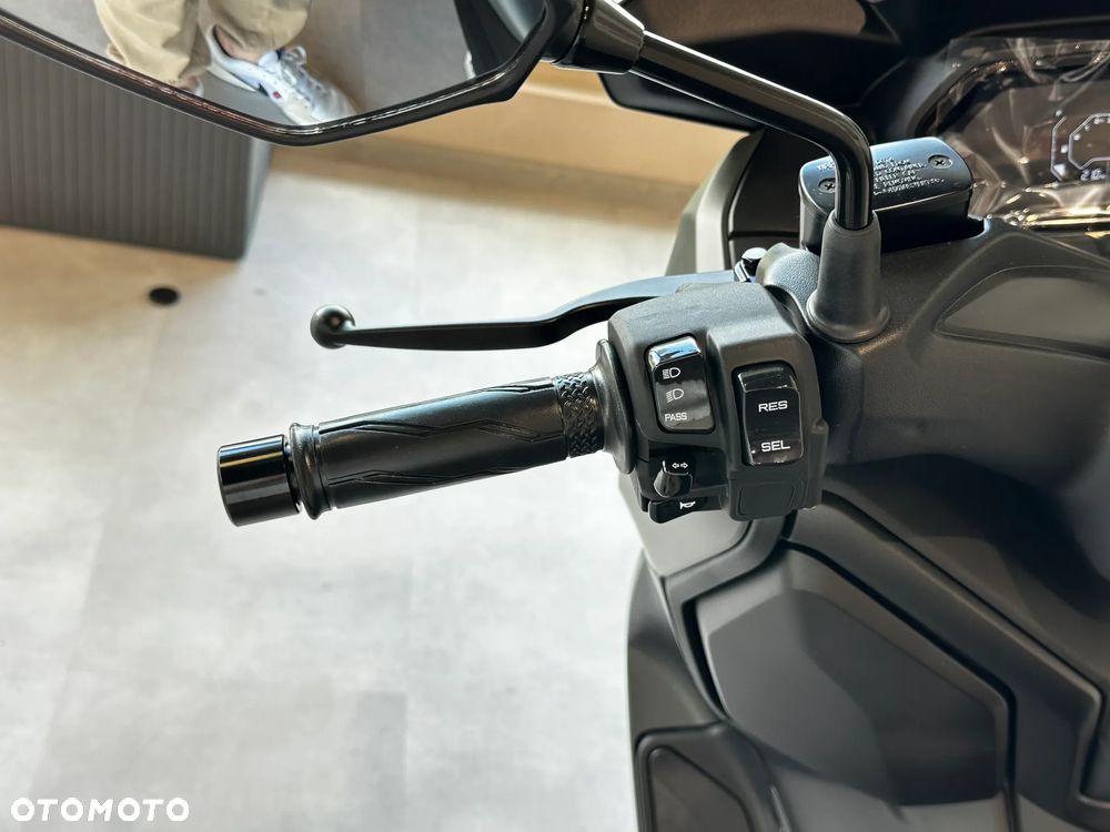Yamaha X-max - 8