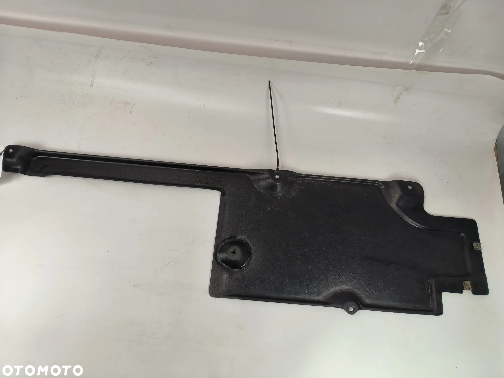 Osłona środkowa podwozia 99150460300  99150430500  Porsche Boxtser 718  2017r. - 9
