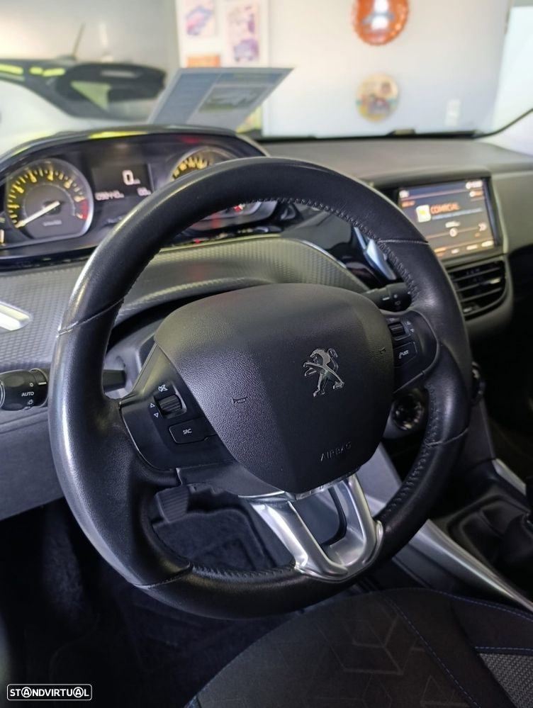 Peugeot 2008 1.2 PureTech Style - 12