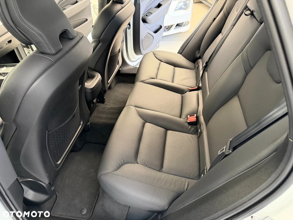 Volvo XC 60 B4 D AWD Inscription - 9