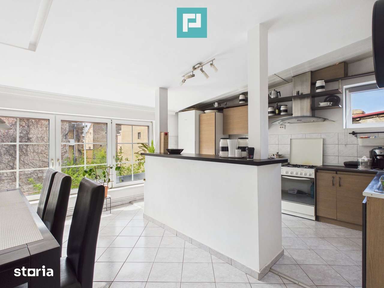 Apartament spațios în clădire ultracentrală — fotografia 3