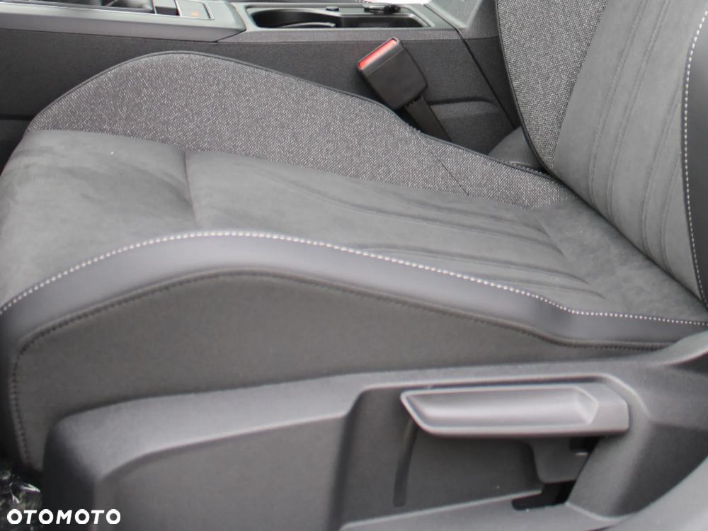 Volkswagen Golf 1.5 eTSI mHEV Life DSG - 22
