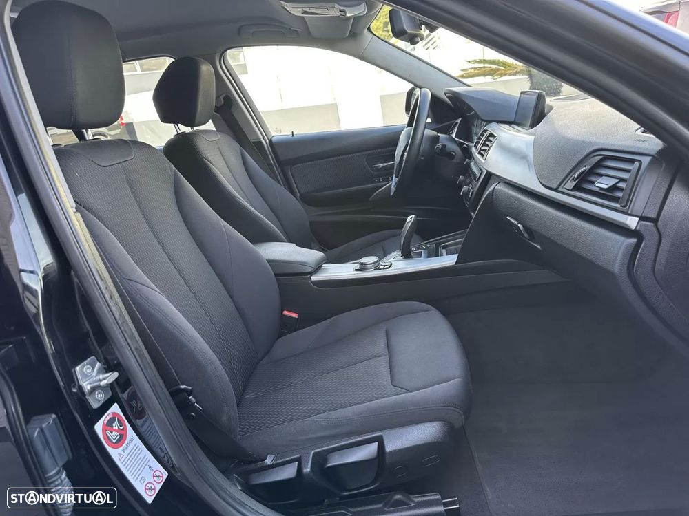 BMW 320 d EfficientDynamics Line Sport Auto - 38