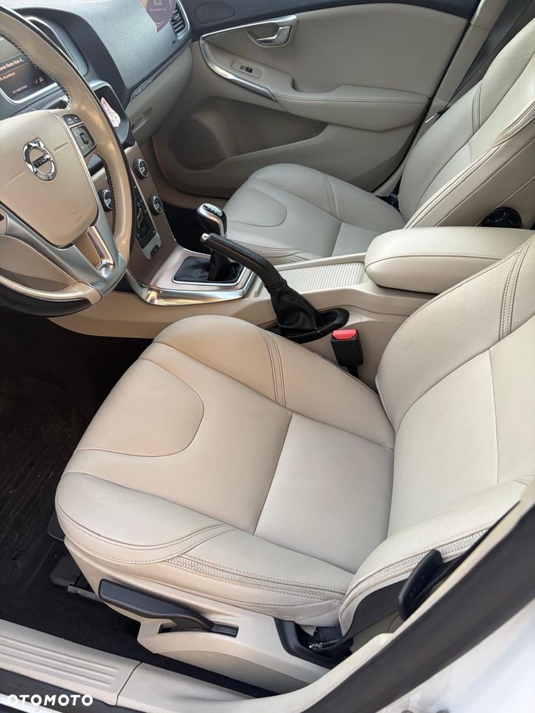Volvo V40 Cross Country - 7