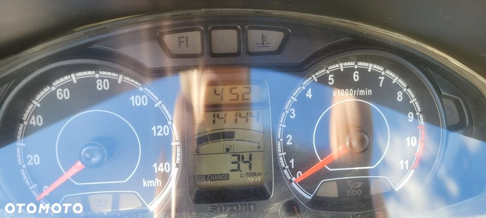 Suzuki Burgman - 12