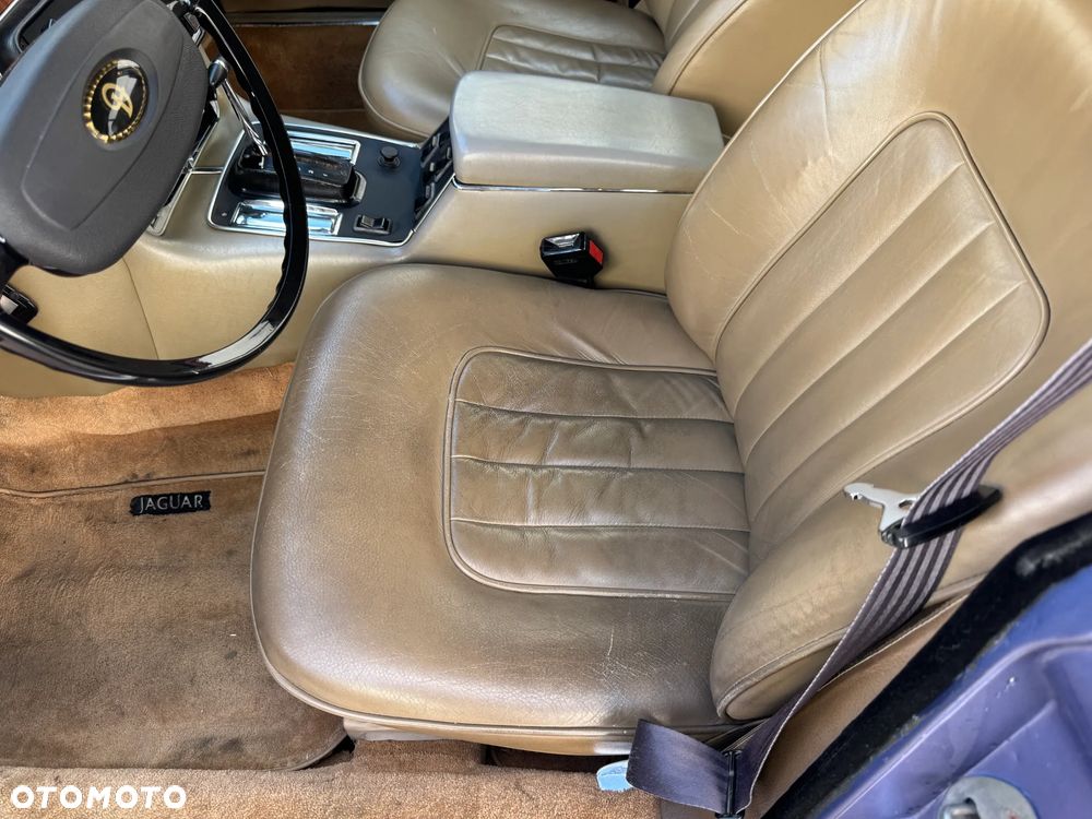 Jaguar XJ - 21