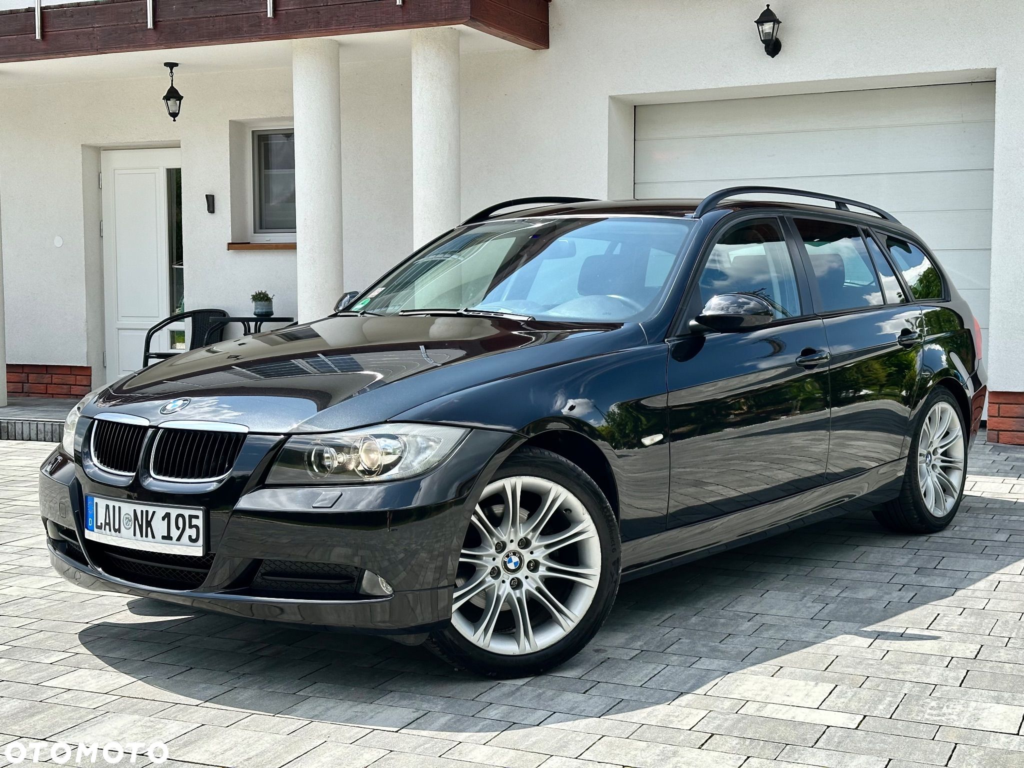 BMW Seria 3 320i Touring - 1
