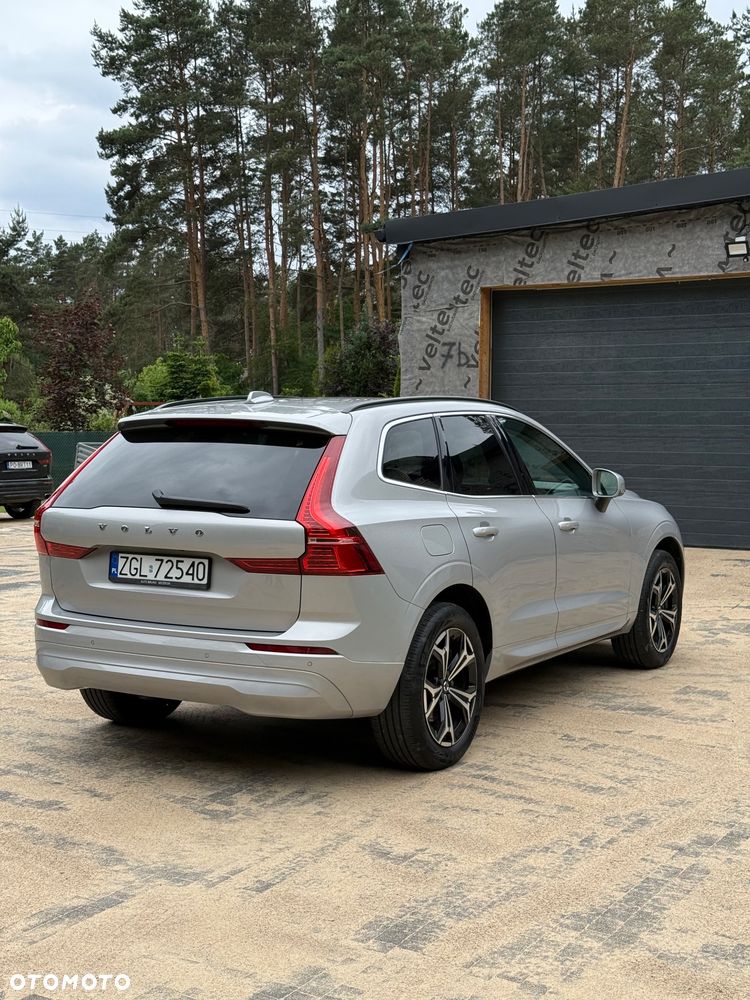Volvo XC 60 B4 B Momentum Pro - 4