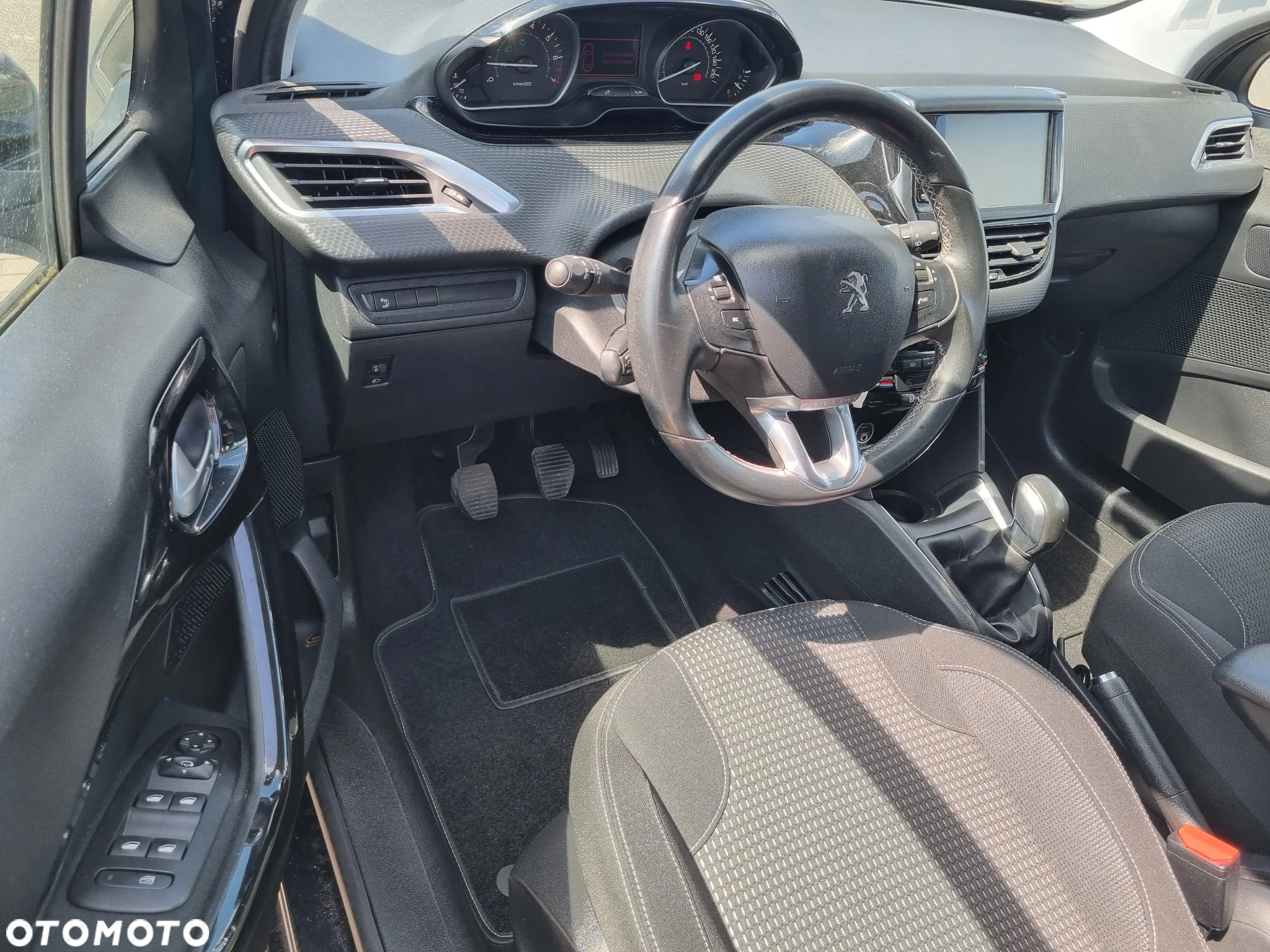Peugeot 208 1.2 PureTech GPF Signature S&S - 11