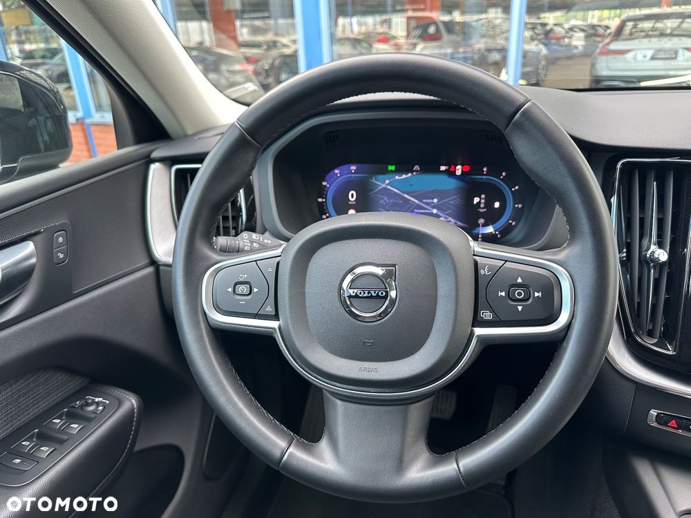Volvo XC 60 B4 D AWD Geartronic Momentum Pro - 18