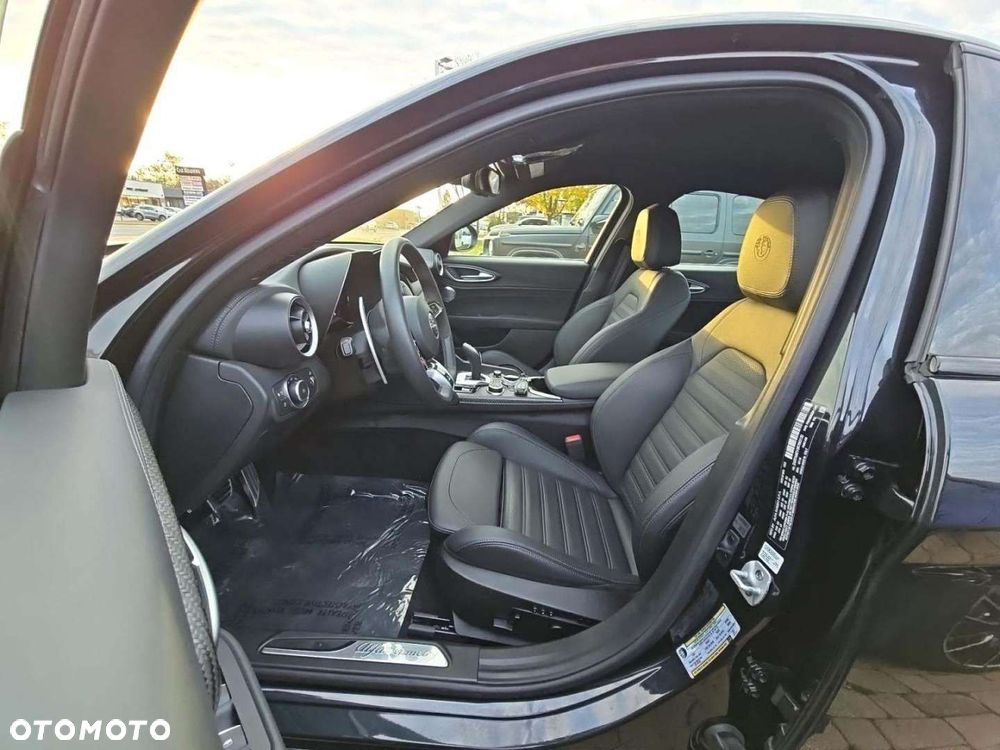 Alfa Romeo Giulia - 10