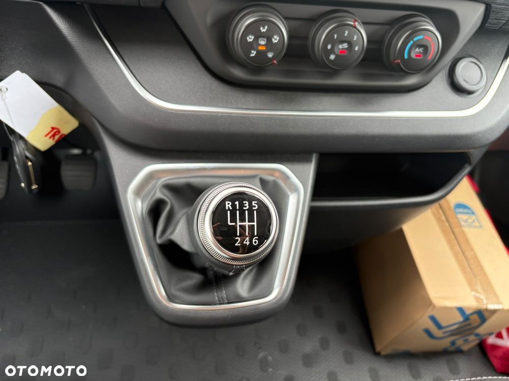 Renault Trafic - 24
