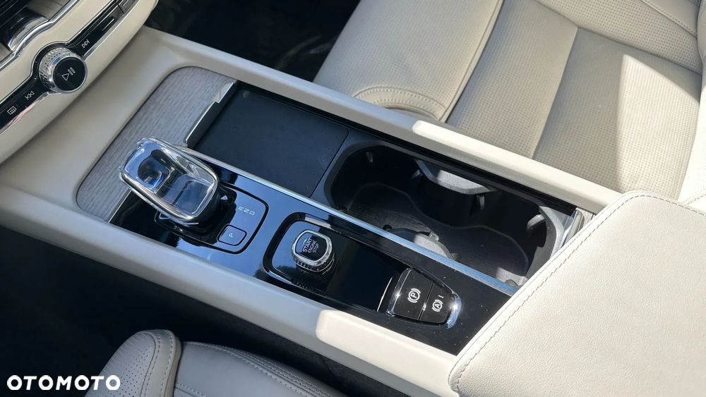 Volvo XC 60 B6 B AWD Momentum - 16