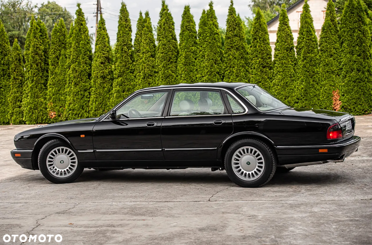 Jaguar XJ - 17