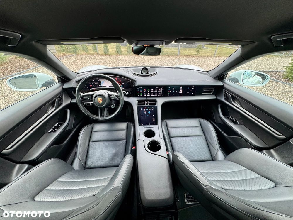 Porsche Taycan 4 - 16