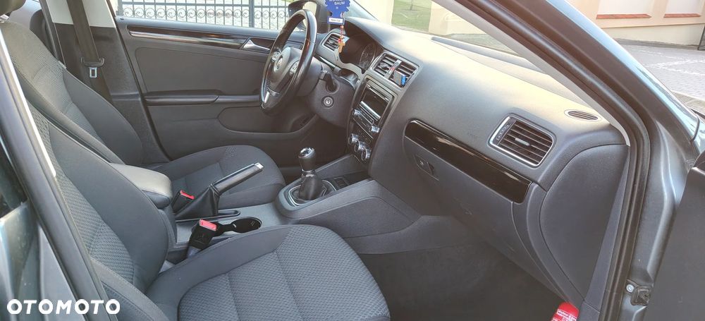 Volkswagen Jetta 1.6 TDI Blue Motion Technology Trendline - 10