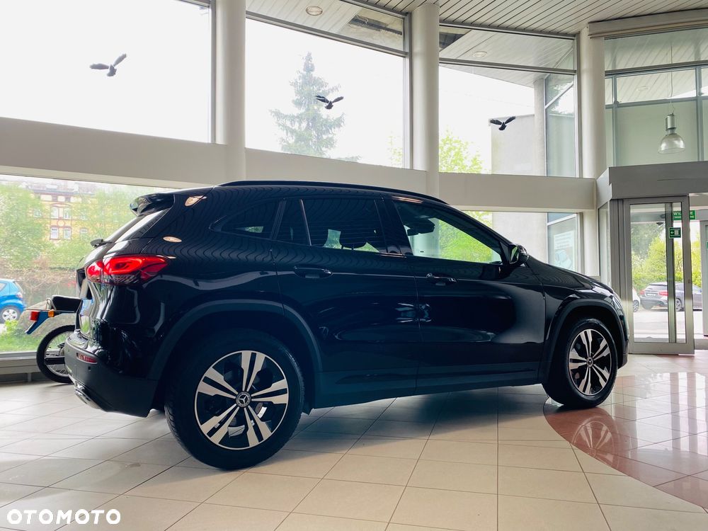 Mercedes-Benz GLA 180 Progressive - 12