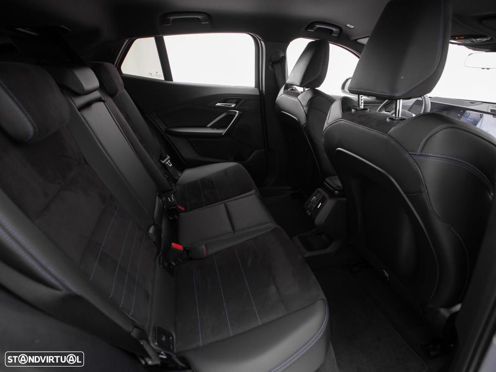 BMW iX2 eDrive20 Pack Desportivo M - 12