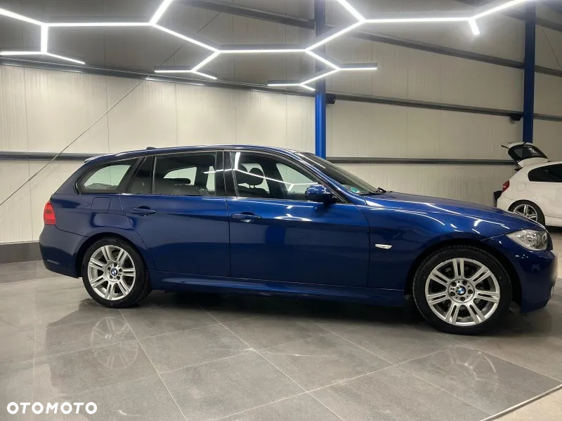 BMW Seria 3 325xi Touring - 9
