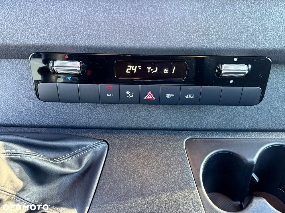 Mercedes-Benz Sprinter - 20