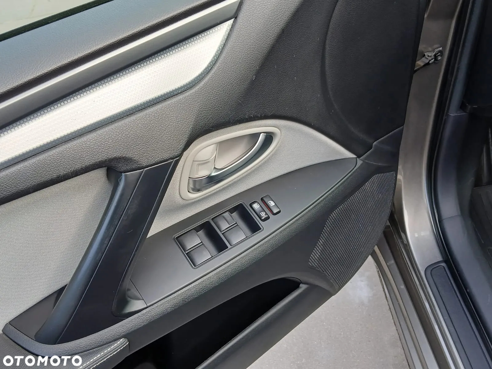 Toyota Avensis Touring Sports 1.8 Comfort - 26