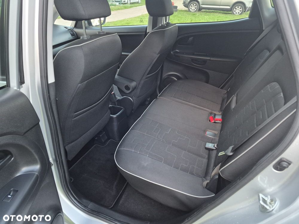 Kia Venga - 17