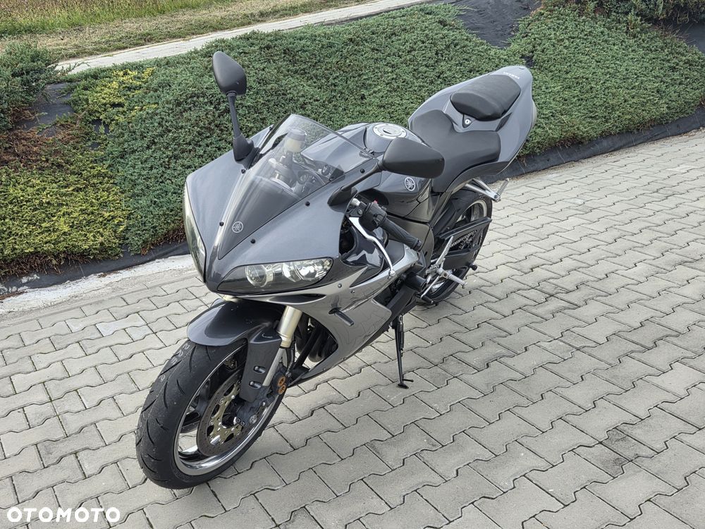 Yamaha R1 - 37
