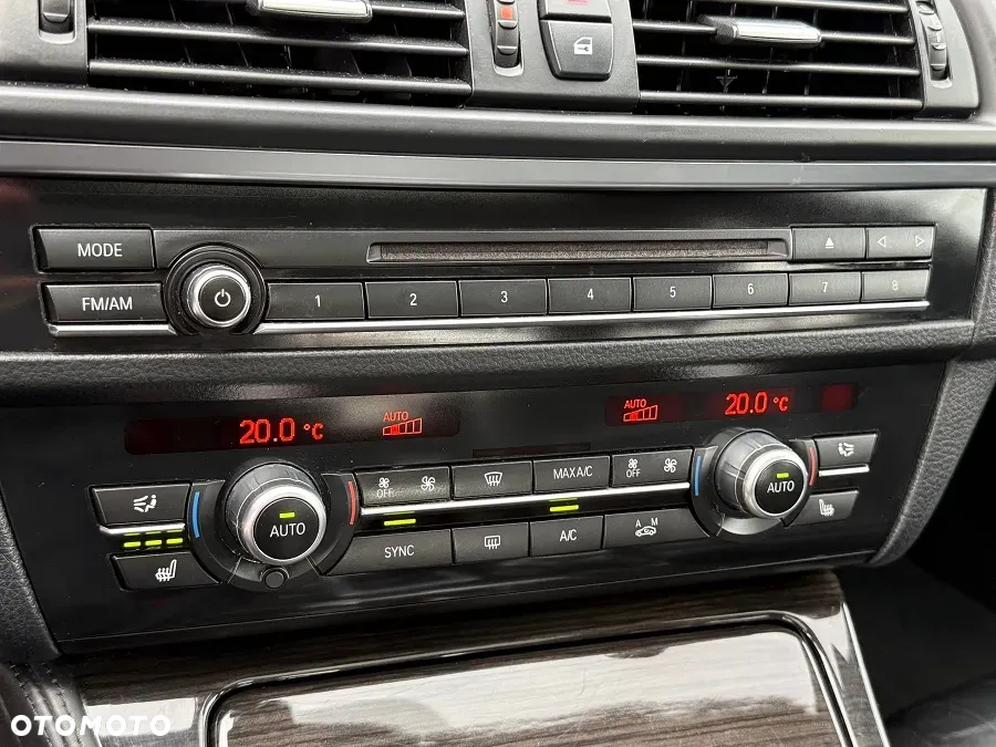 BMW Seria 5 528i xDrive - 28